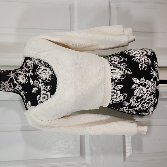 Akira Netflix With Thrills Cream Soft Teddy Long Sleeve Shirt M - Picture 2 of 10